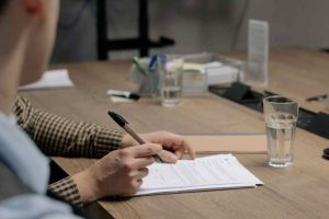 Contrat d’engagement à respecter les principes de la République : à quoi sert-il ?