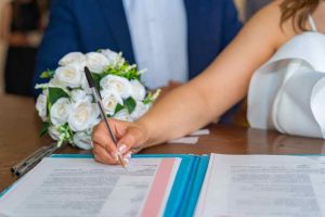 Nationalité française par mariage : conditions et démarches à connaître